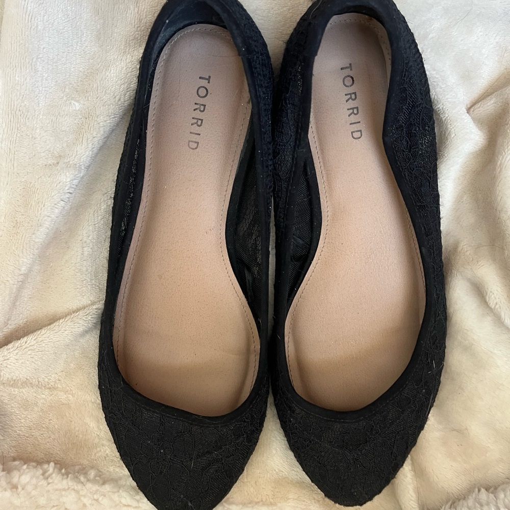 Lace Sweetheart Toe Flats (Wide Width)